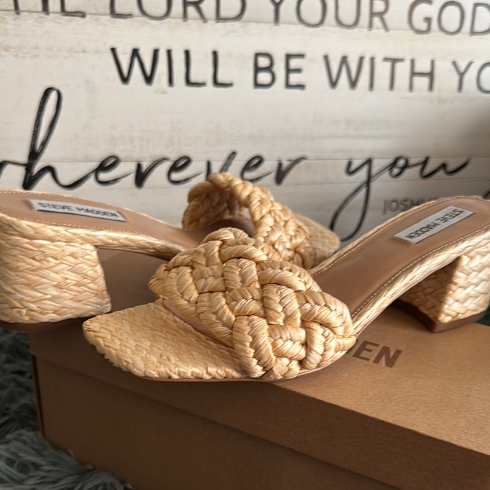 Steve Madden Tan Woven Sandals with Bohemian Flair *BRAND NEW*